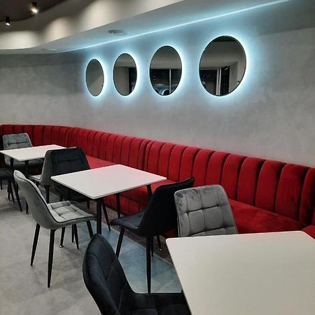 Red Cube Hotel Kamianets-Podilskyi Ngoại thất bức ảnh